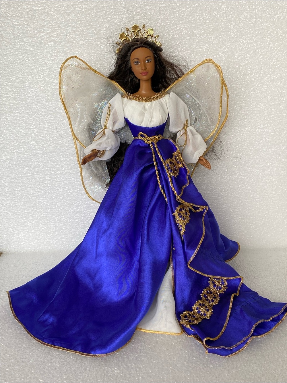 Vintage 2000 Holiday Angel Barbie Doll
Collector Edition African American #28081